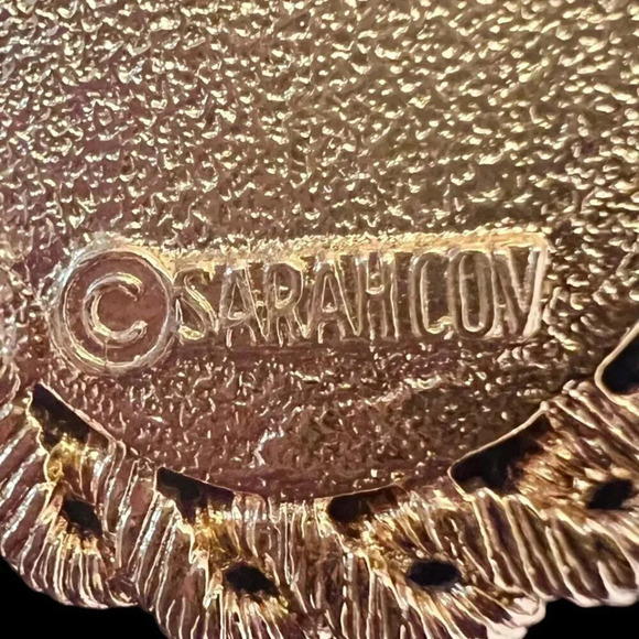 Vintage Sarah Coventry Vienna Pendant/Brooch Pin Gold Tone - Picture 4 of 4